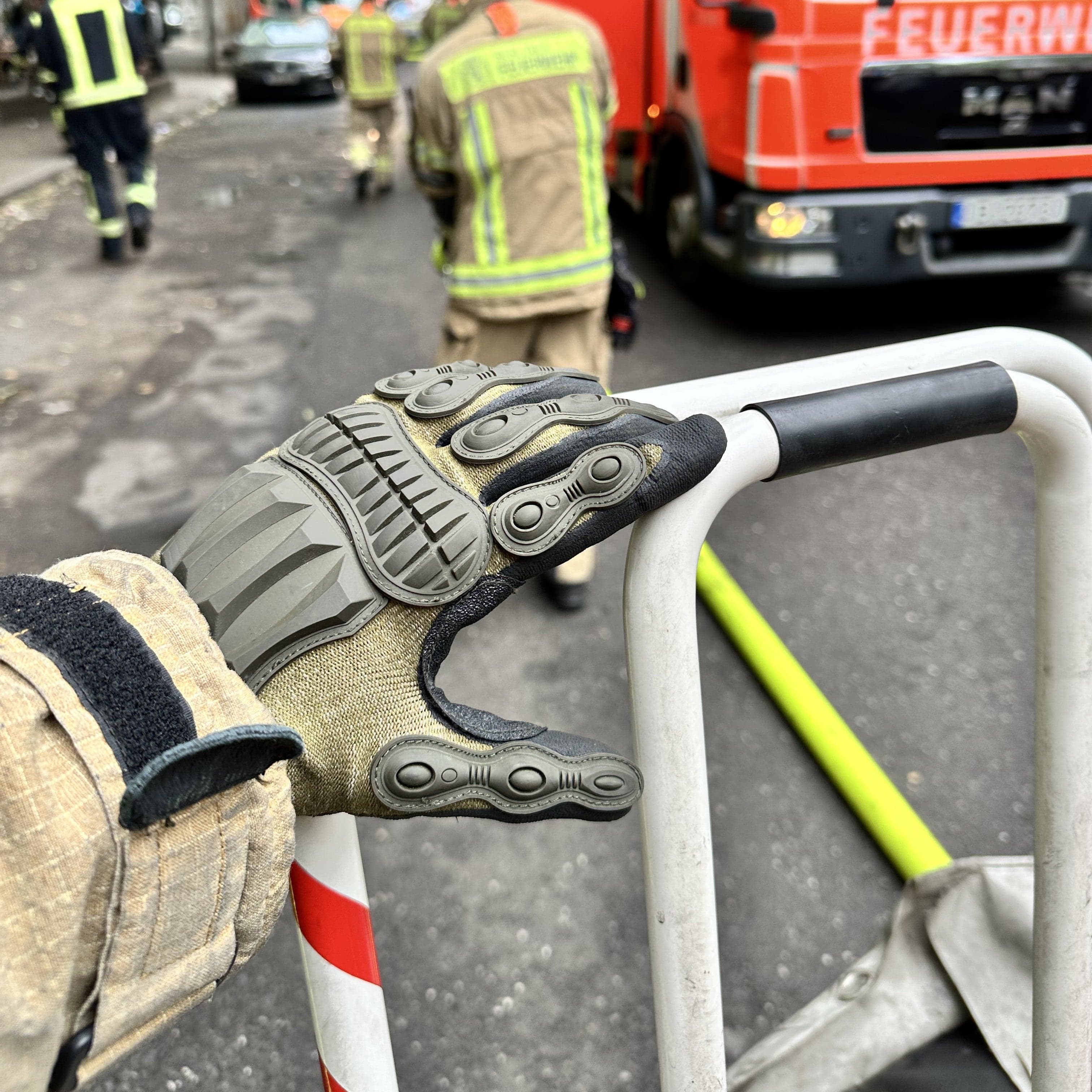 FEUERWEHR / FIREFIGHTER