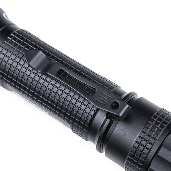 NEXTORCH TA30D LED-Taschenlampe in der Seitenansicht mit Clip