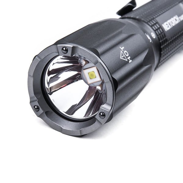 NEXTORCH TA30D mit Nano-Keramik-Glasbrecher am Lampenkopf