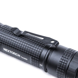 NEXTORCH TA30D LED-Taschenlampe in der Seitenansicht mit Clip