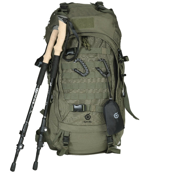 onfire-taktischer-rucksack-frontansicht-olive-trekking-stoecke